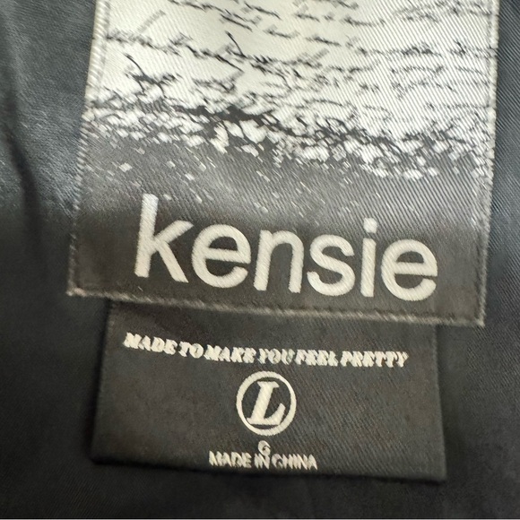 Kenzie Black Bell 3/4 Sleeve Full Zip Ruffle Floral Collar Size Large - Picture 12 of 12